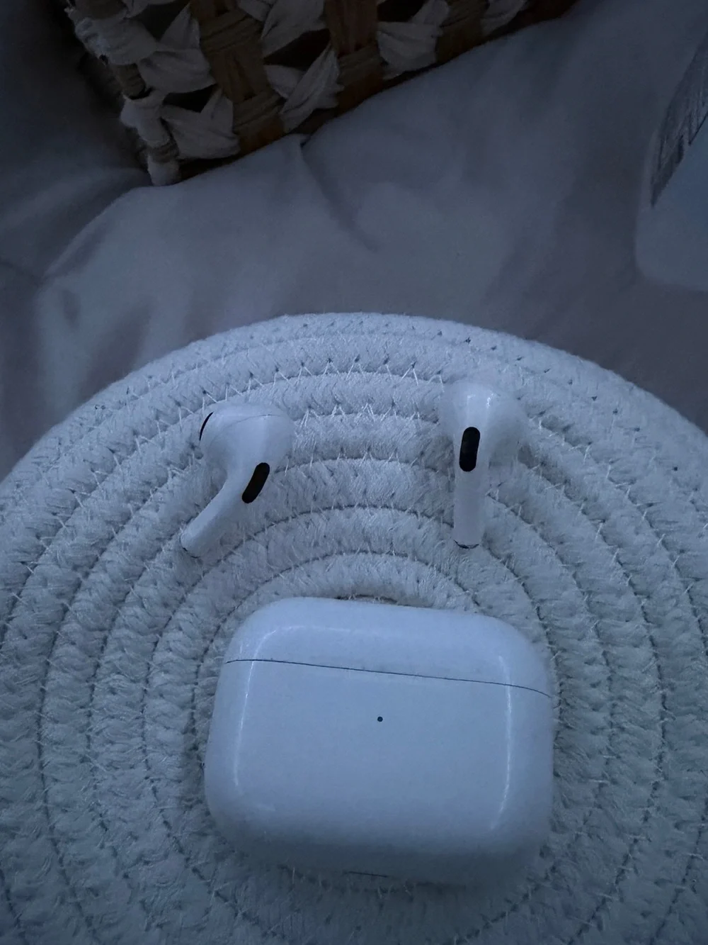 Apple White AirPod Pros 1